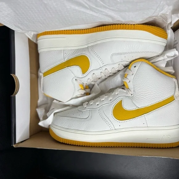 Nike Air Force One Women's Sneakers - White and Yellow Sail Size 7.5W - Picture 2 of 2